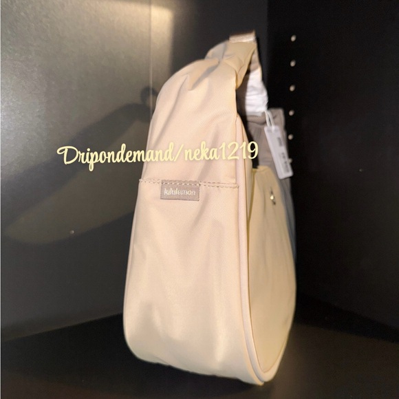 Lululemon City Essentials Shoulder Bag 4L- Fawn Brown - Picture 6 of 12